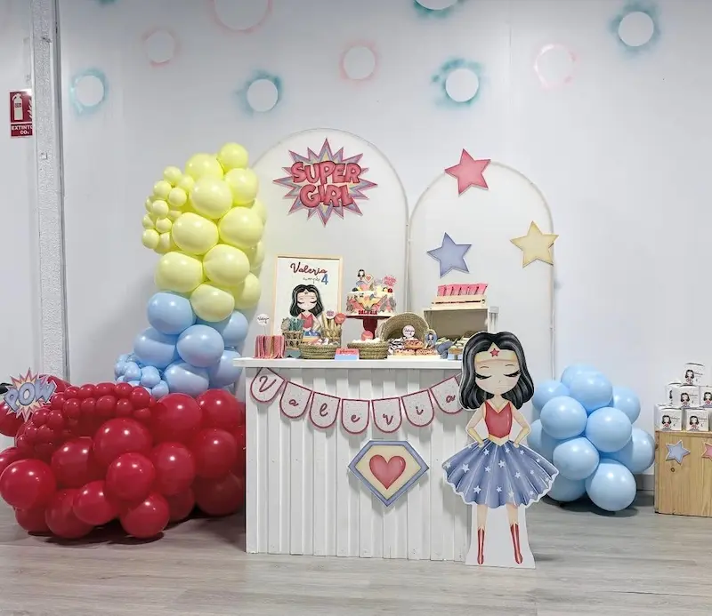 Decoración cumpleaños globos Gomiballs Elche