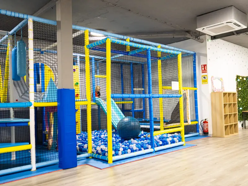 Zona de juegos parque de bolas Gomiballs Elche